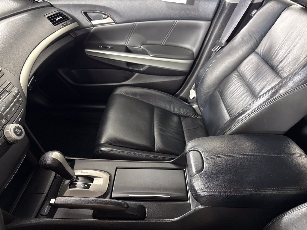 Used 2009 Silver Honda EX-L image 19