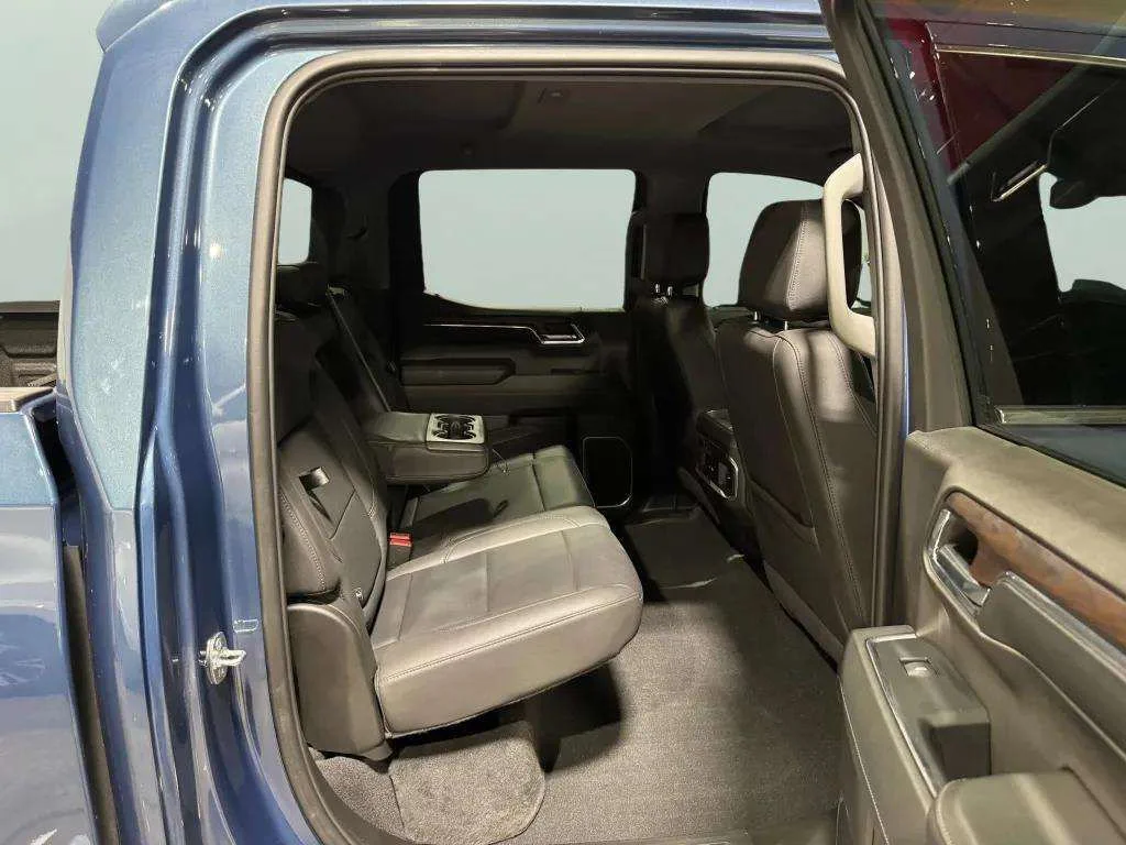 Used 2024 Downpour Metallic GMC SLT image 27