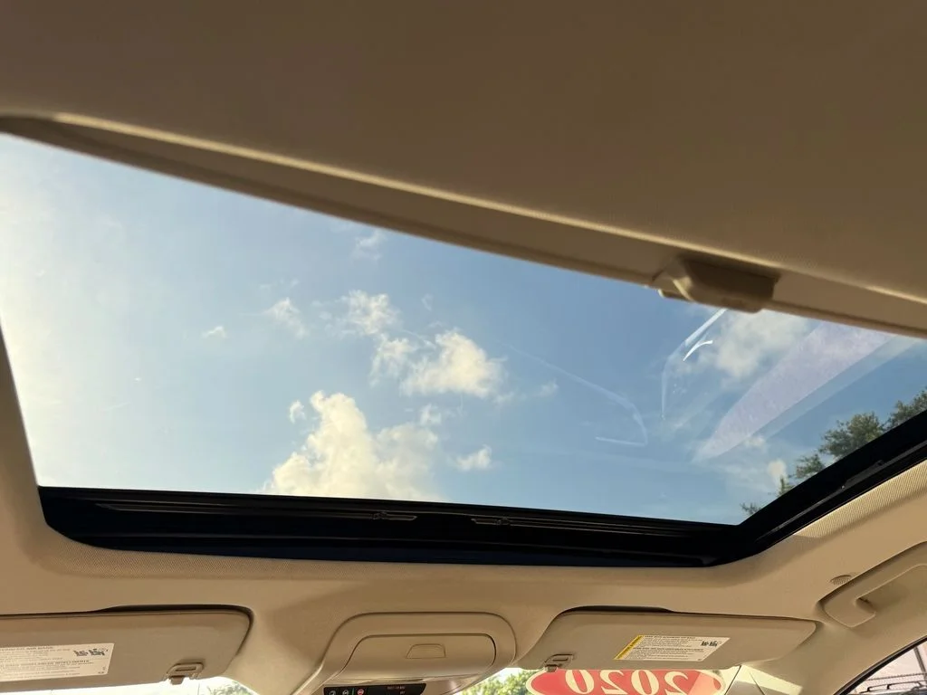 Used 2020 White Buick Essence image 14