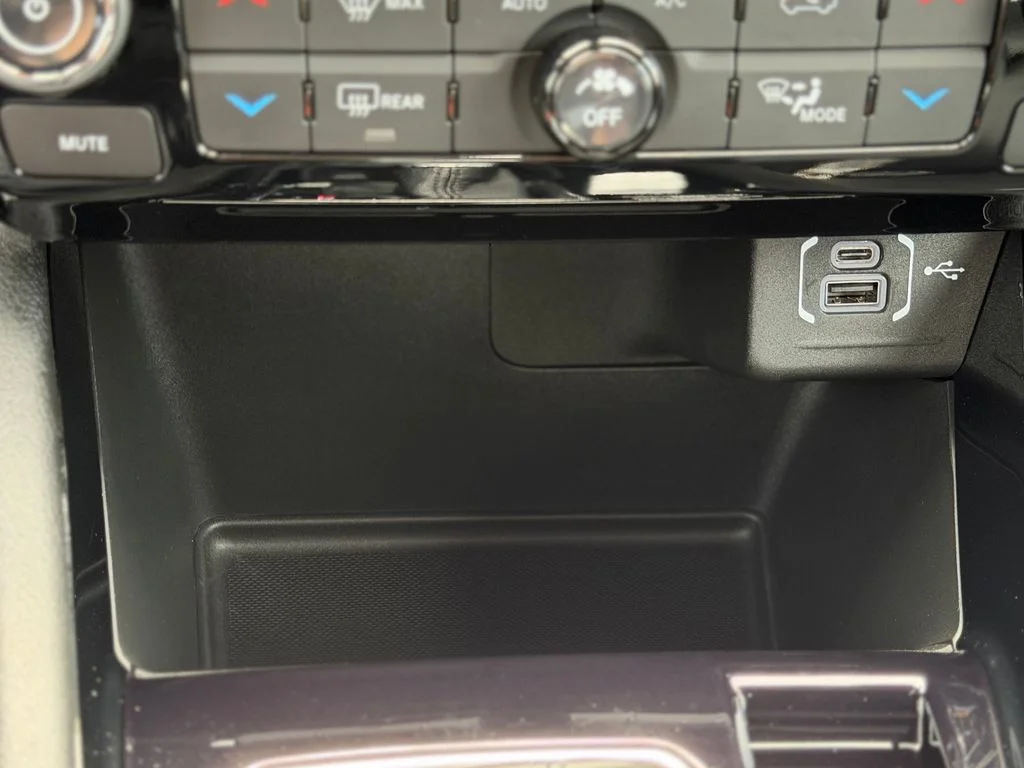 Used 2025 Silver Jeep Limited image 18