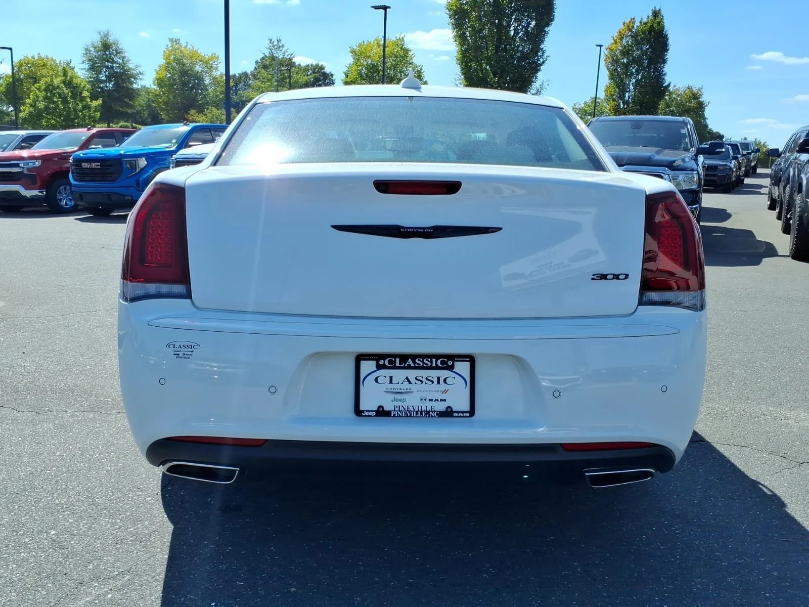 Used 2023 Bright White Clearcoat Chrysler Touring image 15