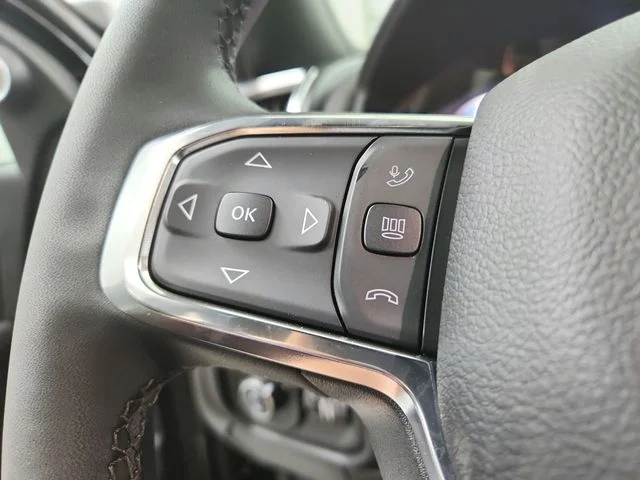 New 2026 Diamond Black Crystal Pearl-Coat Exterior Paint RAM Laramie image 25