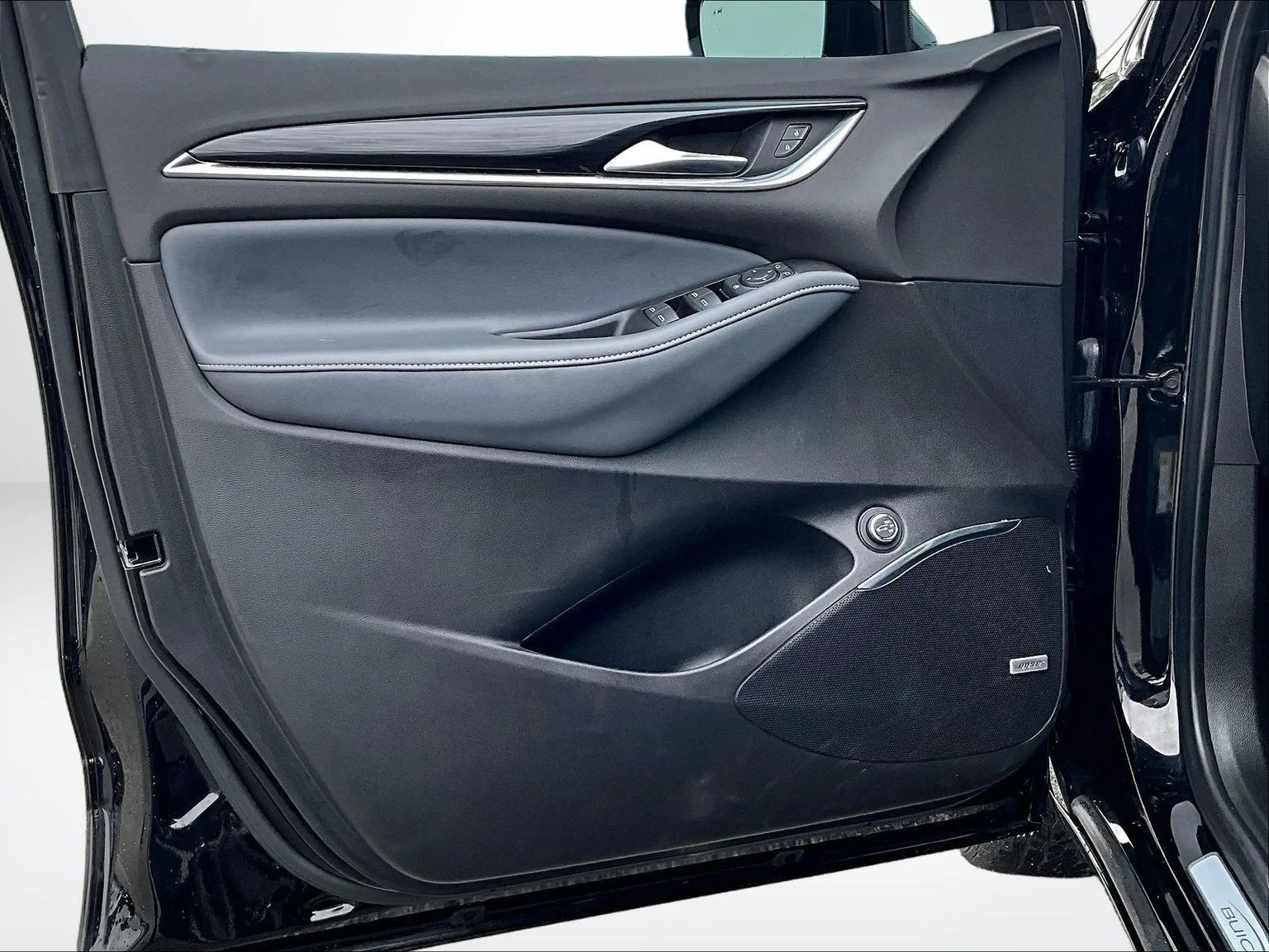 Used 2022 Black Buick Essence image 24