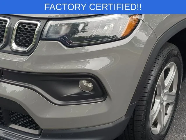 Used 2024 Gray Jeep Latitude image 9