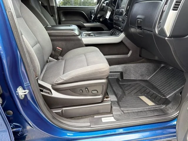 Used 2017 DEEP OCEAN BLUE METALLIC Chevrolet LT image 13