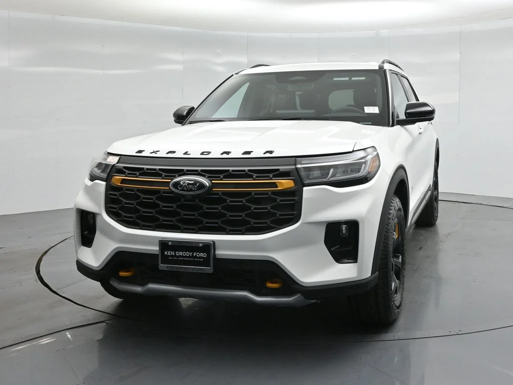 New 2026 Star White Metallic Tri-Coat Ford Tremor image 56