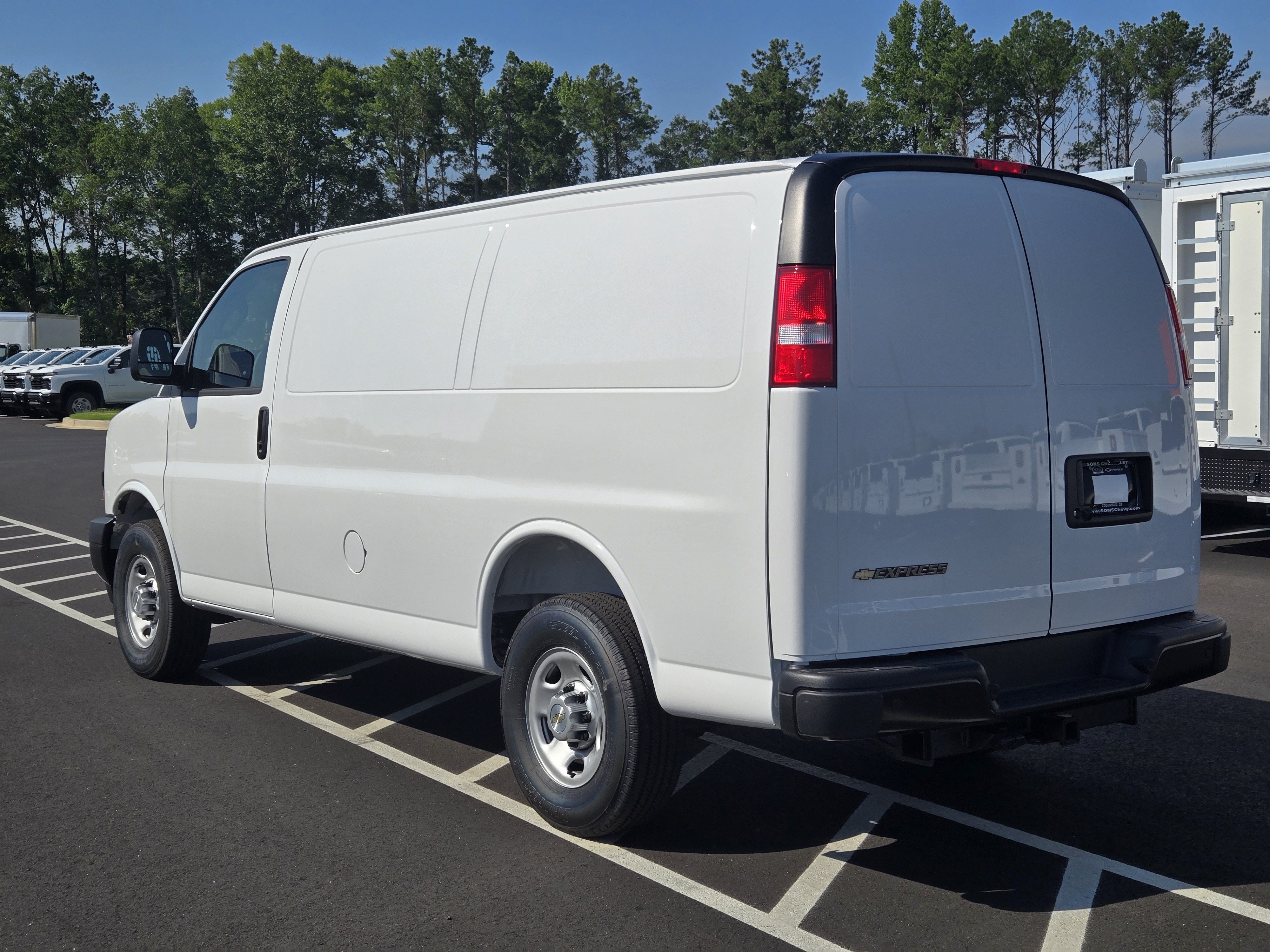2025 Chevrolet Express Cargo Work Van - Photo 7