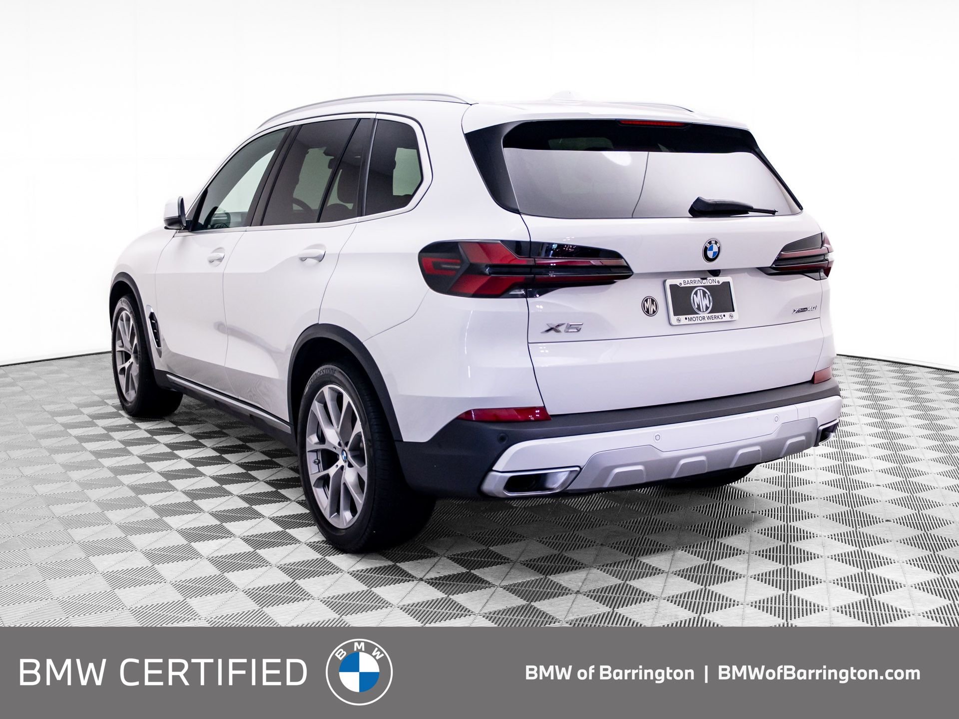 Certified Used 2024 Alpine White BMW xDrive40i image 3