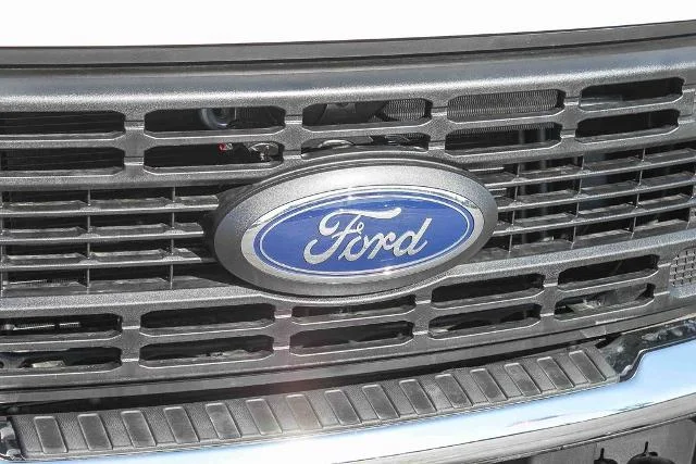 New 2026 Oxford White Ford F-250® XL image 34