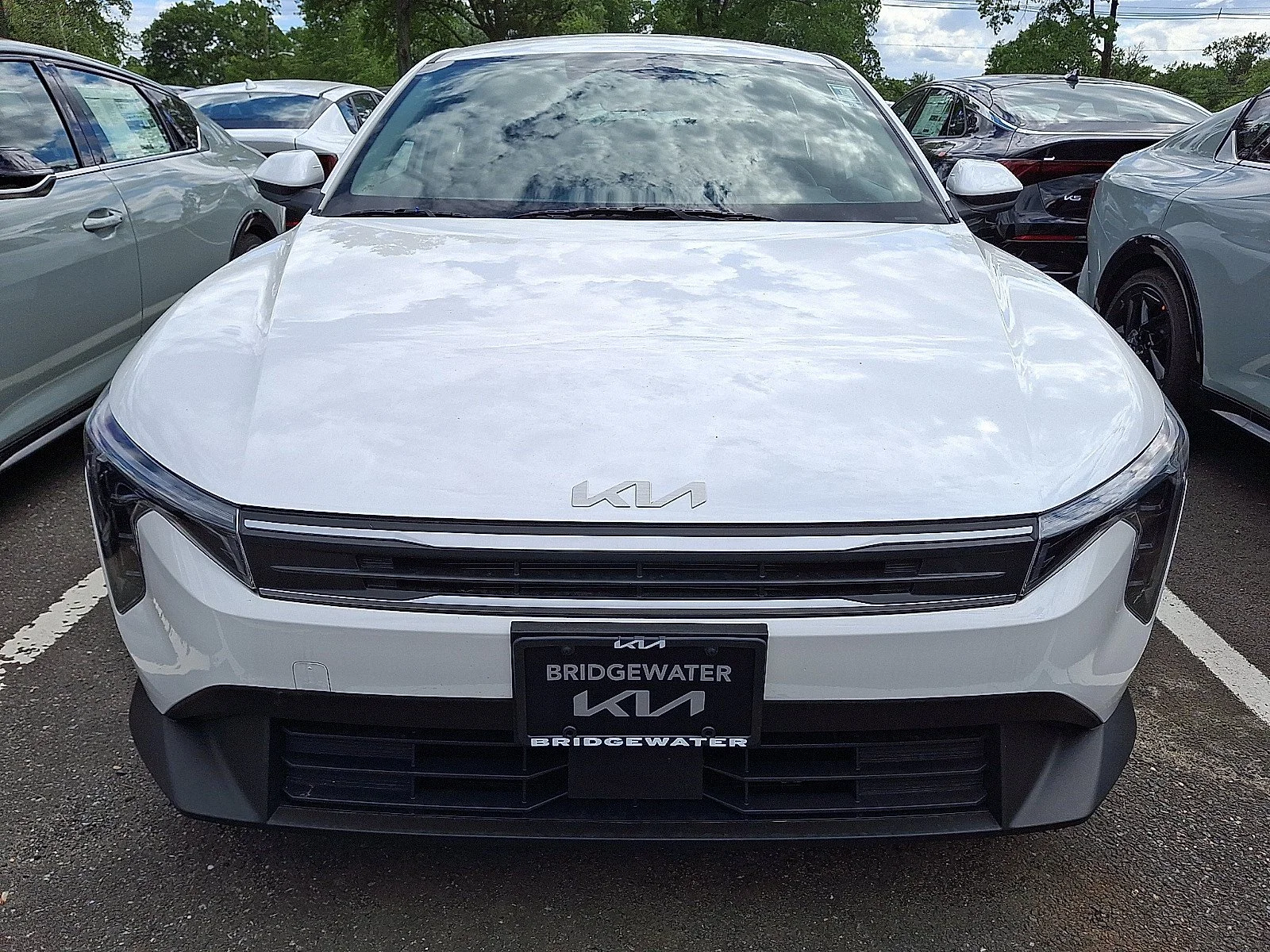 New 2026 Snow White Pearl Kia LXS image 2