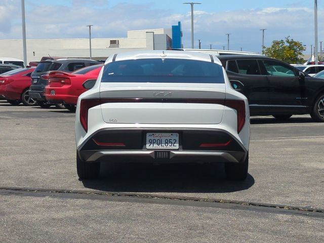 Used 2025 White Kia LXS image 7