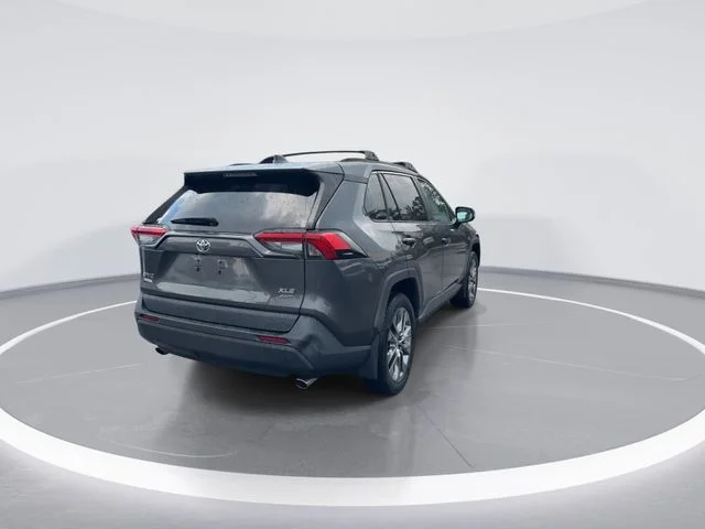 Used 2020 Gray Toyota XLE Premium image 7