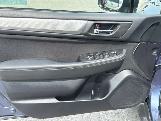 Used 2018 Blue Subaru 2.5i Premium image 16