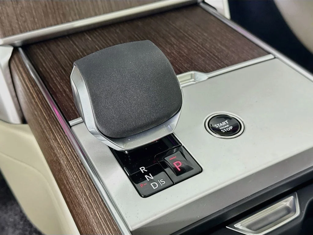 New 2026 Fuji White Land Rover SE image 18