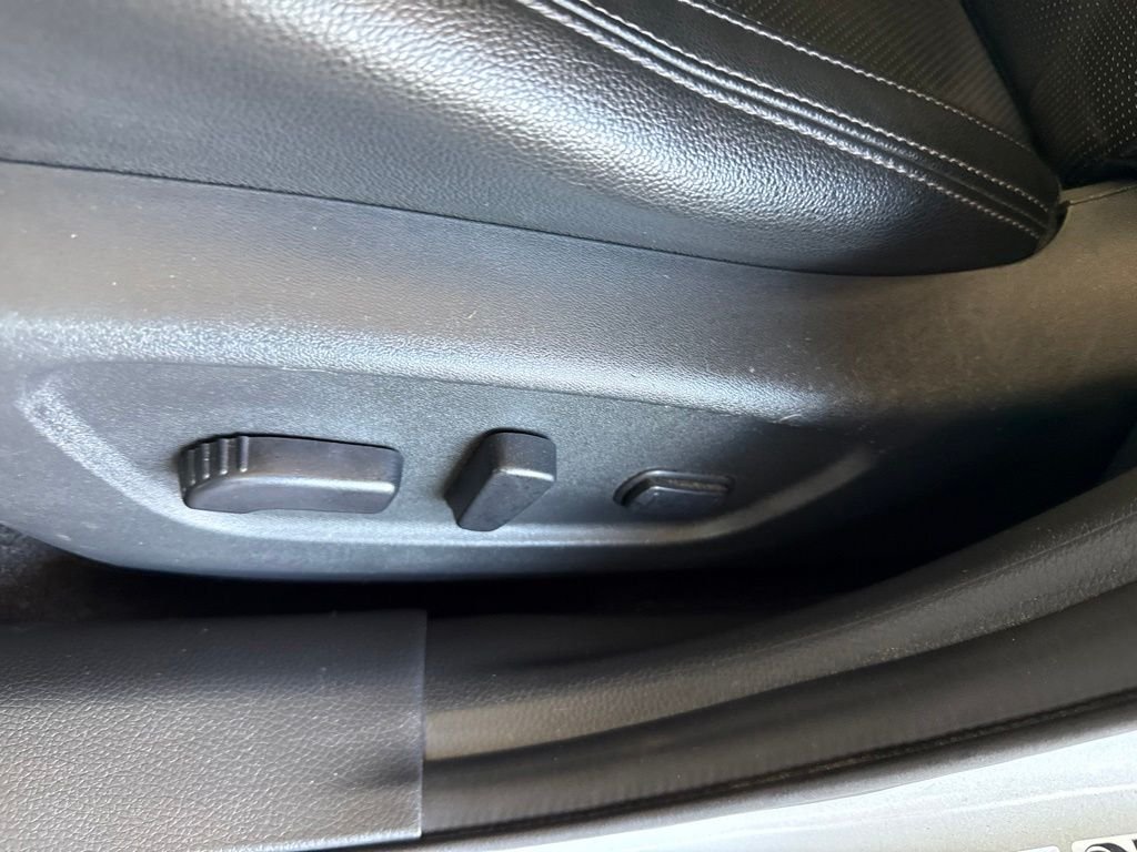 Used 2017 Brilliant Silver Nissan SL image 27