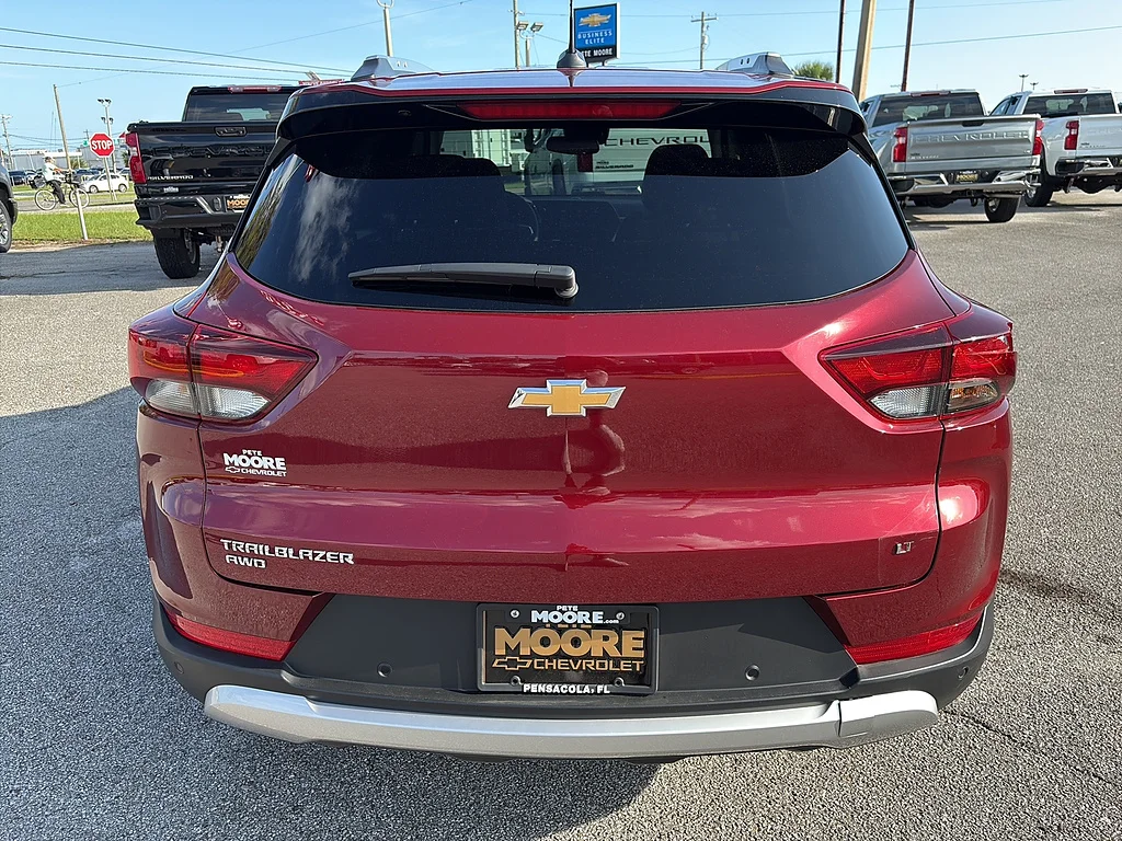 Used 2025 Crimson Metallic Chevrolet  image 7