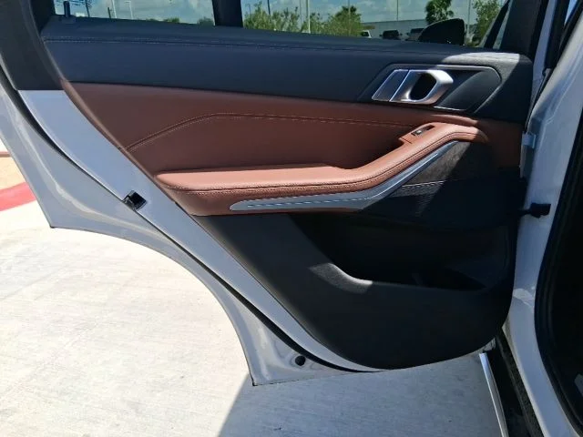 Used 2023 White BMW sDrive40i image 15