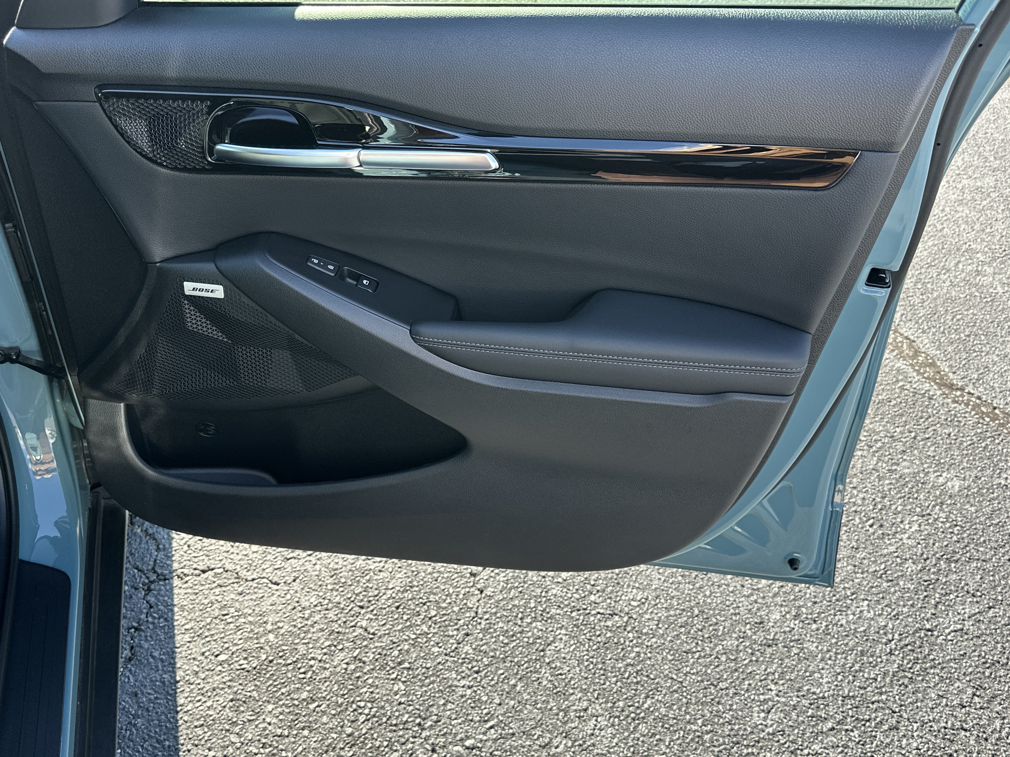 Used 2024 Pluton Blue/Black Roof Kia SX image 15