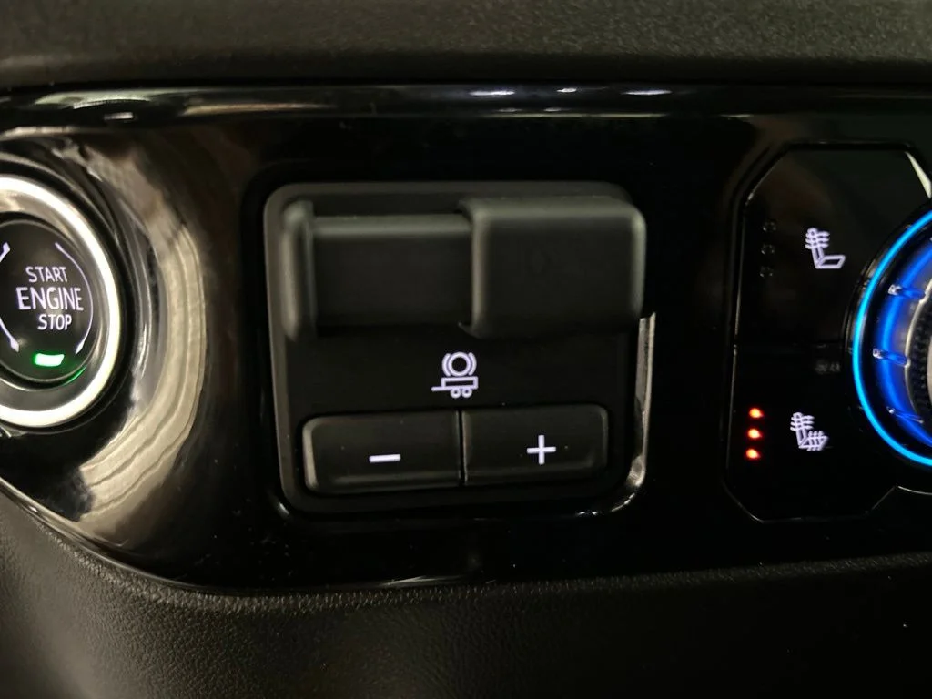 Used 2023 Beige GMC Elevation image 27
