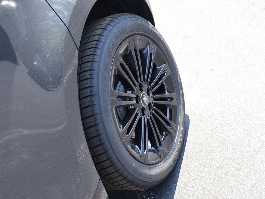 New 2026 Carpathian Grey Land Rover Hoxton Edition image 38
