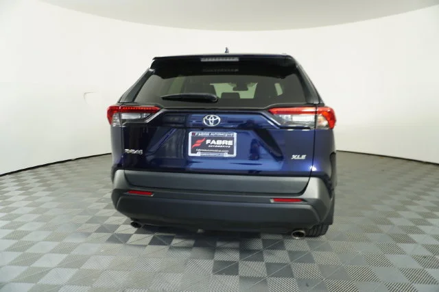 Used 2021 Blue Toyota XLE Premium image 6