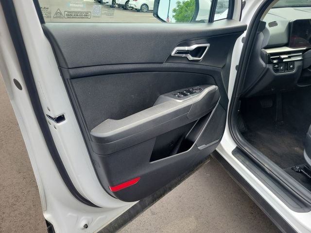 Used 2026 White Kia LX image 7