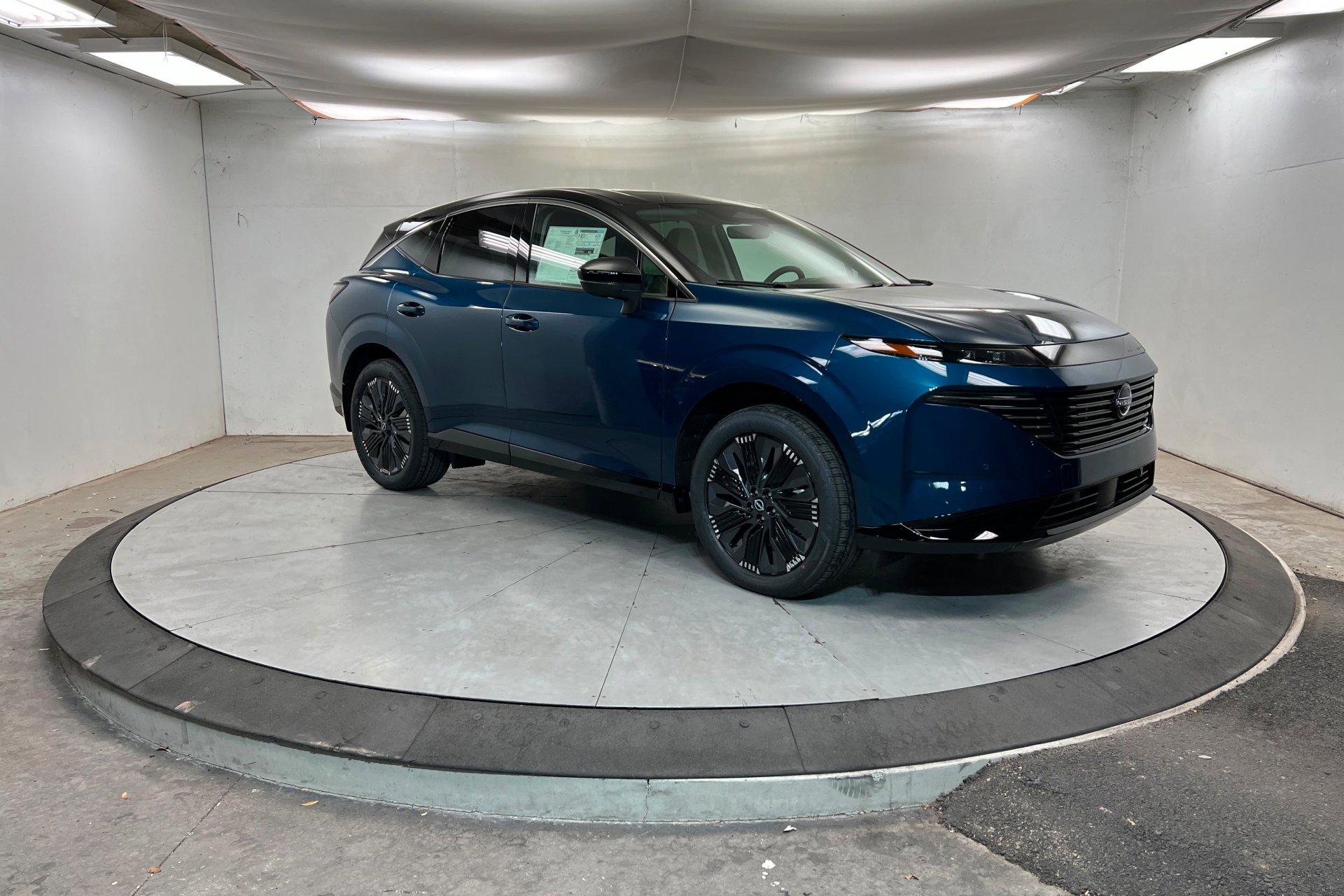 New 2026 Aurora Blue Pearl Metallic / Super Black Two-tone Nissan Platinum image 8