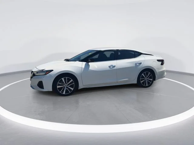 Used 2020 White Nissan 3.5 S image 5