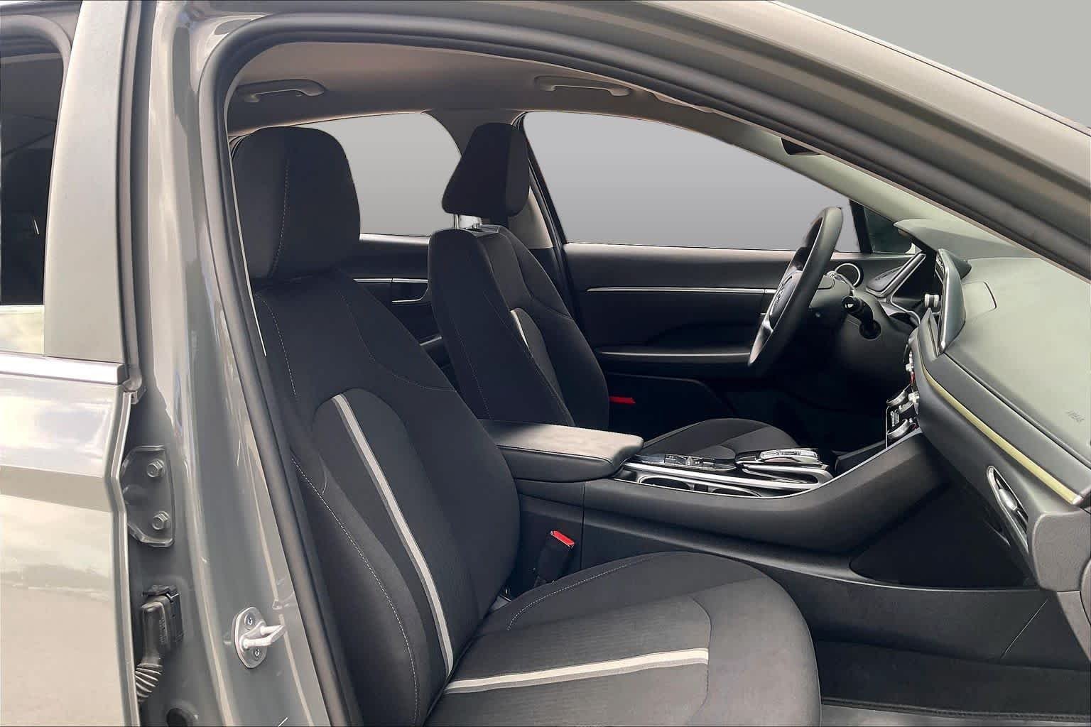 Used 2023 Hampton Gray Hyundai SEL image 9