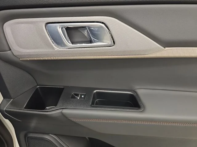 New 2026 Star White Metallic Tri-Coat Ford Active image 16