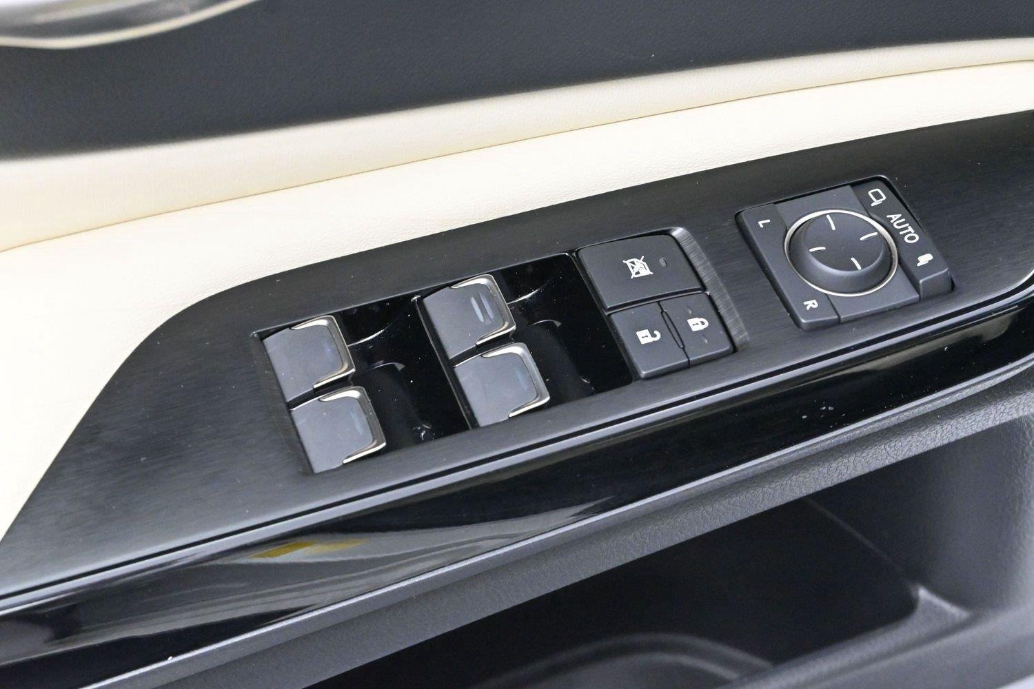 Used 2022 Eminent White Pearl Lexus ES 350 Ultra Luxury image 12