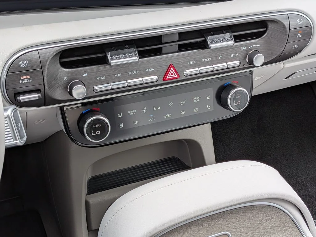 New 2026 Black Hyundai SEL Premium image 21