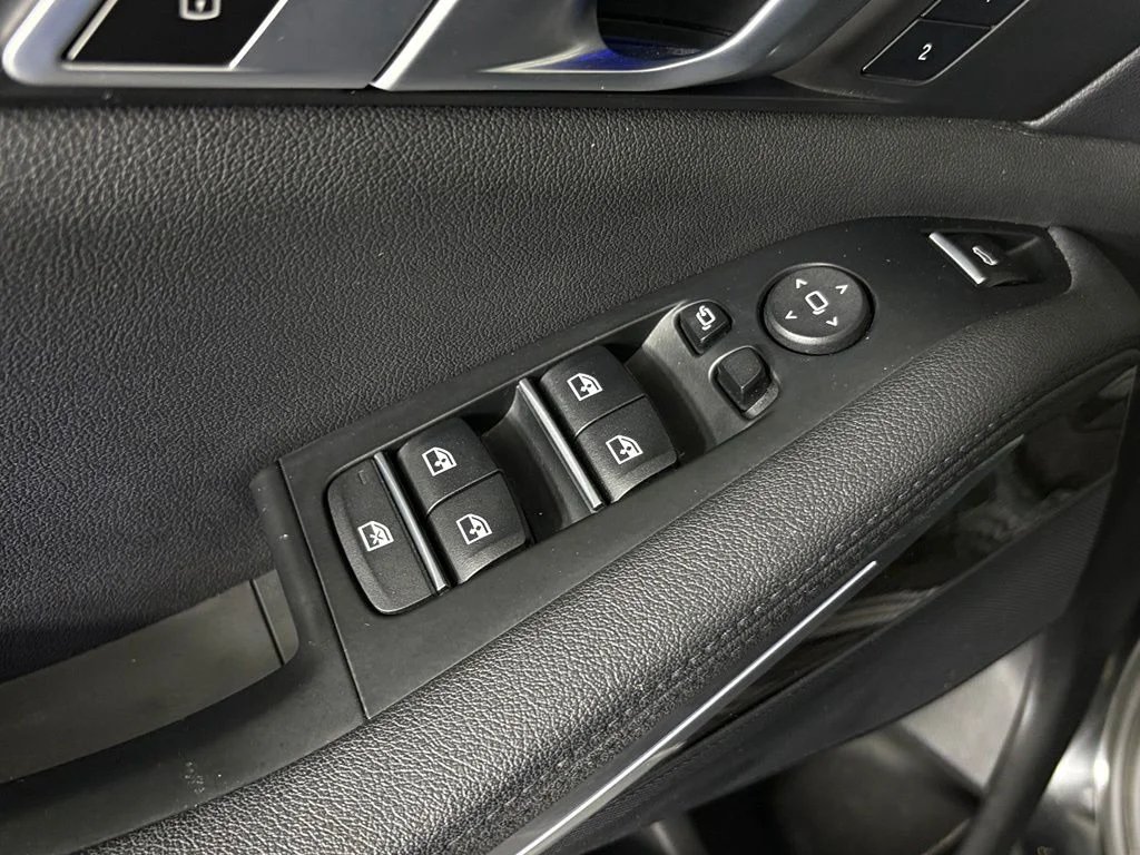 Used 2020 Black BMW sDrive40i image 15
