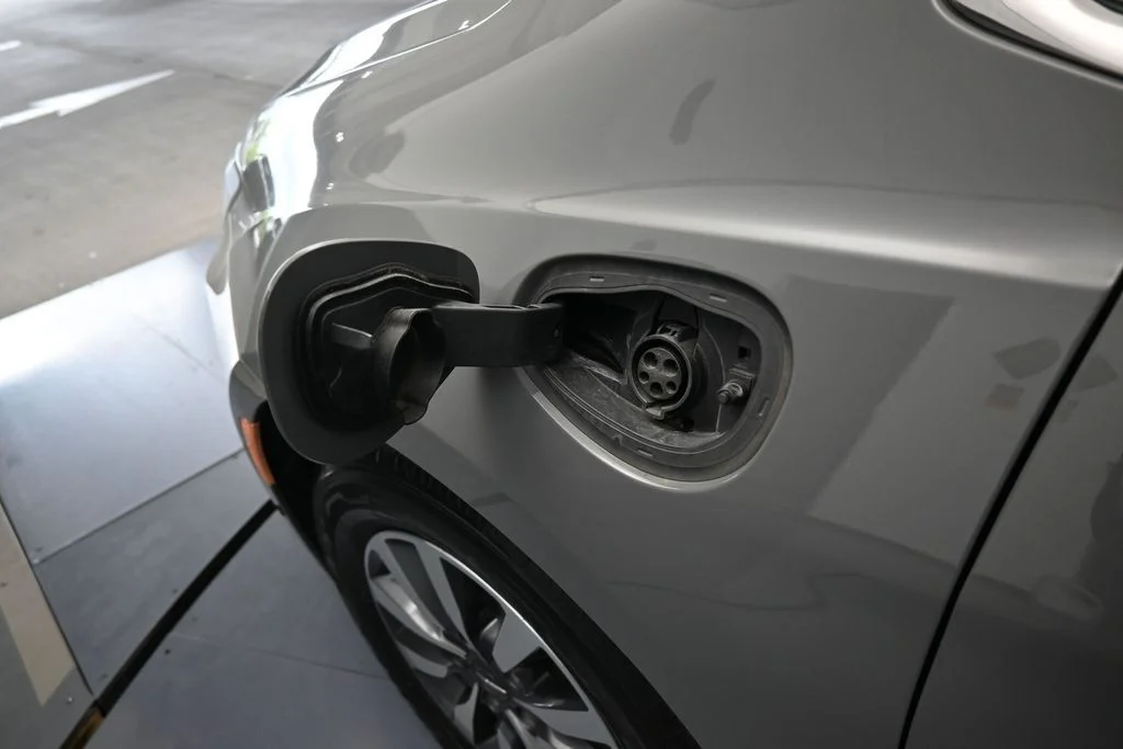 Used 2022 Ceramic Gray Clearcoat Chrysler Touring L image 34