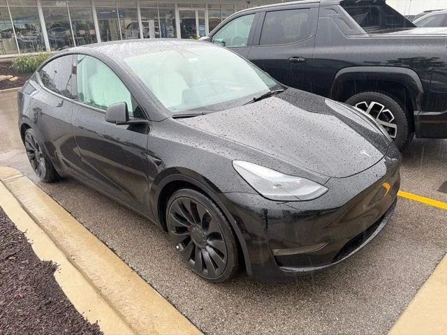 Used 2022  Tesla Performance image 1