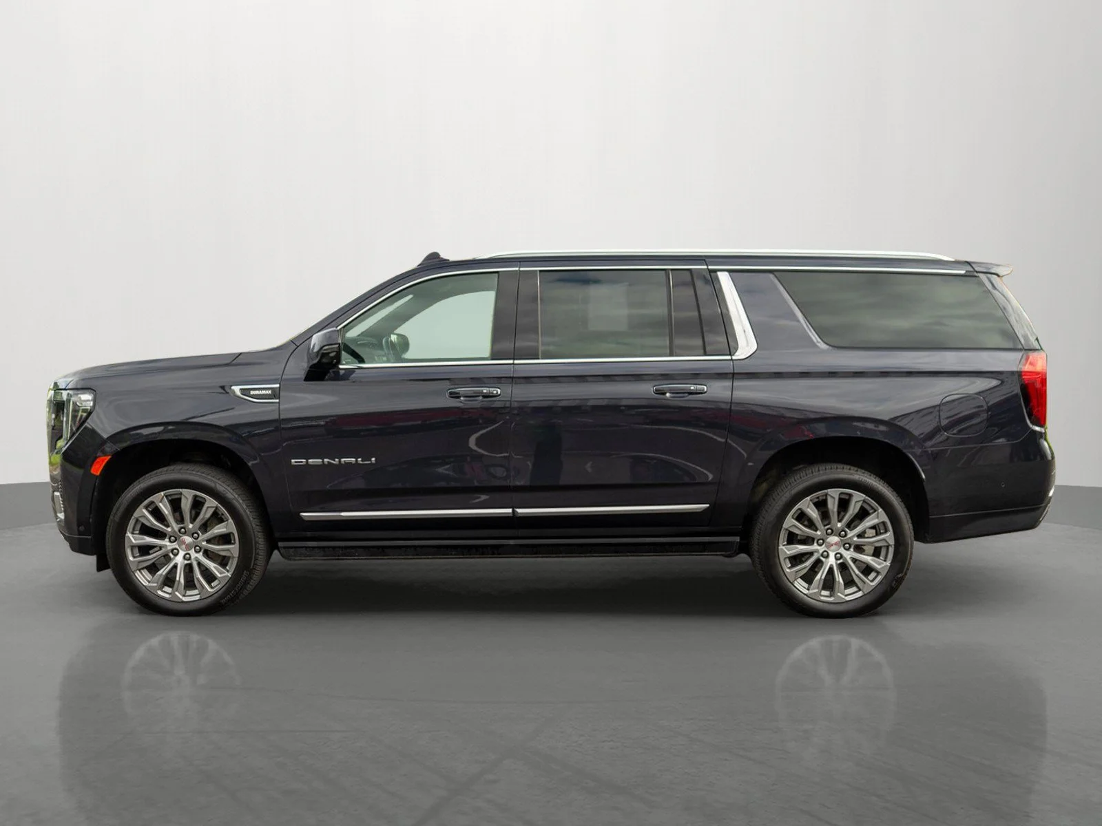 Used 2023 Titanium Rush Metallic GMC Denali image 4
