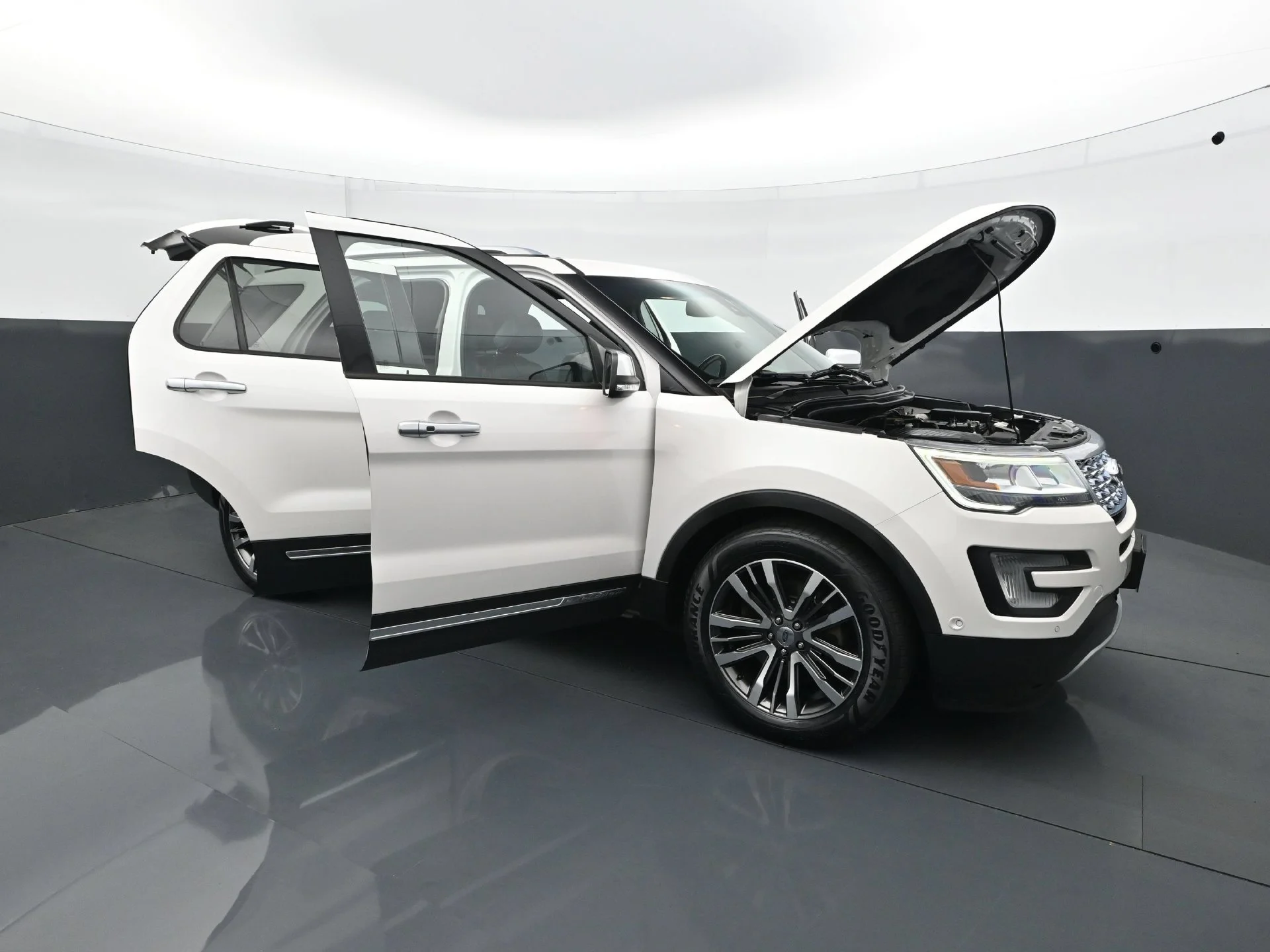 Used 2017  Ford Platinum image 37