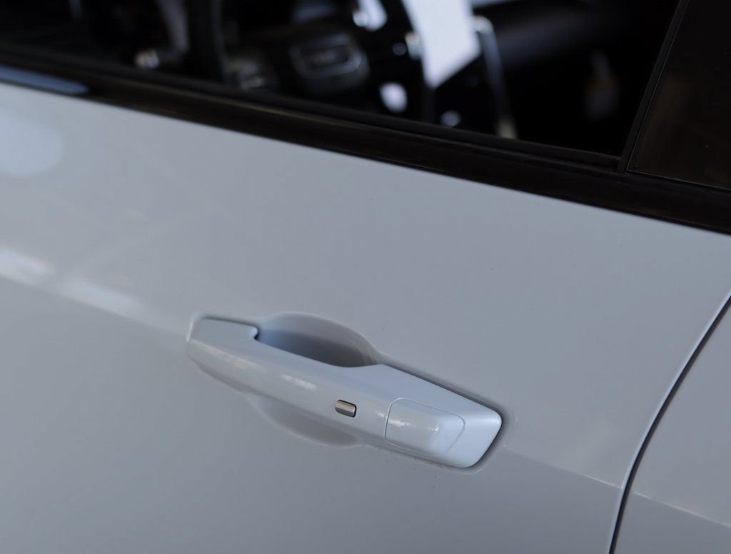 New 2026 Glacier White Tricoat GMC Elevation image 39