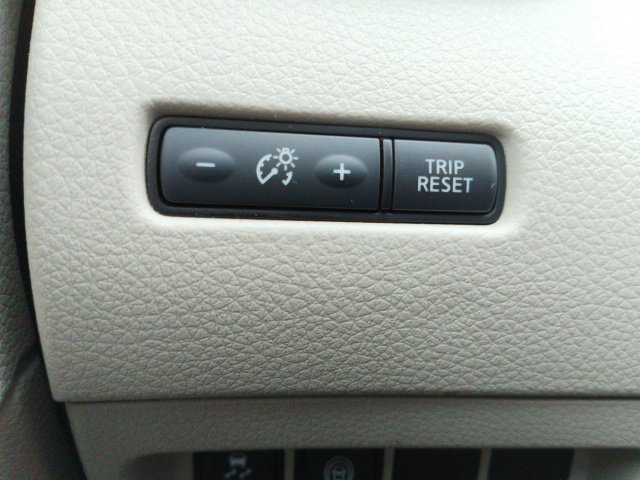 Used 2020 Silver Nissan SV image 28