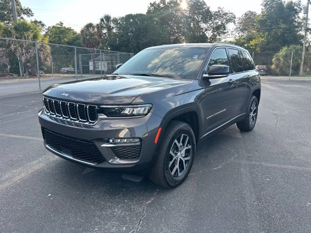 Used 2025 Gray Jeep Limited image 1