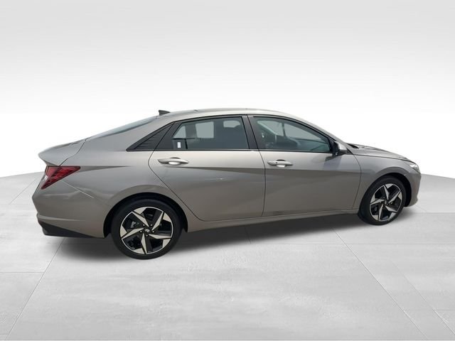 Used 2023 Silver Hyundai SEL image 9