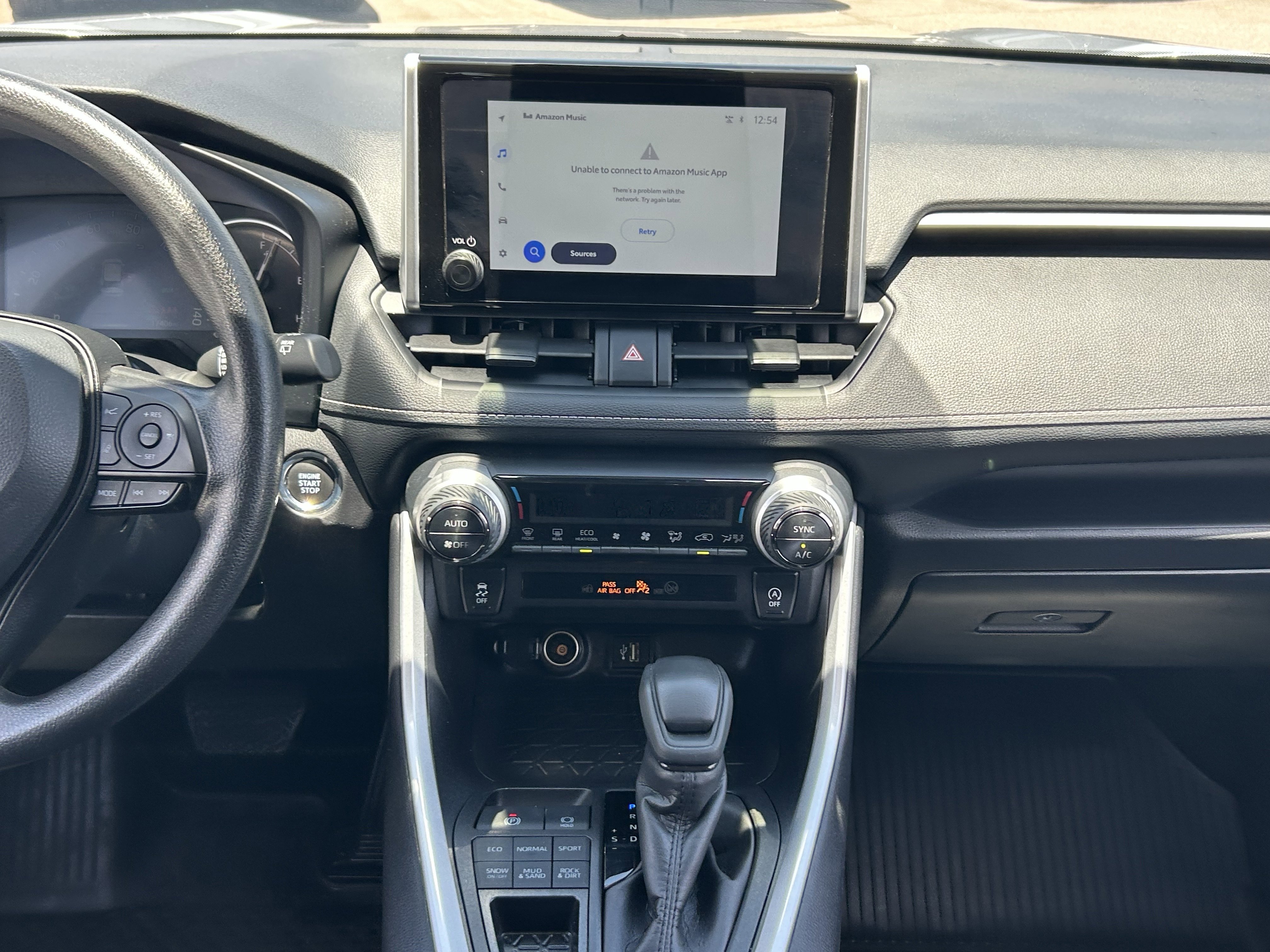 2025 Toyota RAV4 XLE - Photo 17