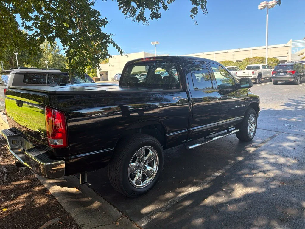Used 2004 Black Dodge SLT image 4