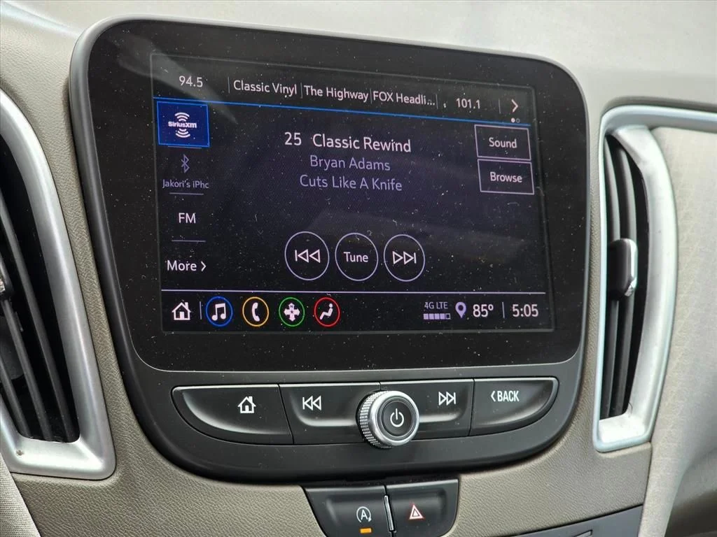 Used 2022 Gray Chevrolet LT image 4