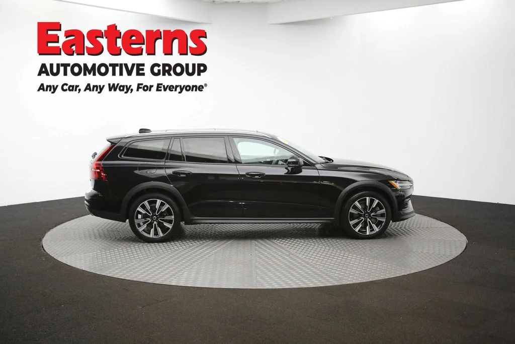 Used 2022 Black Volvo T5 image 43