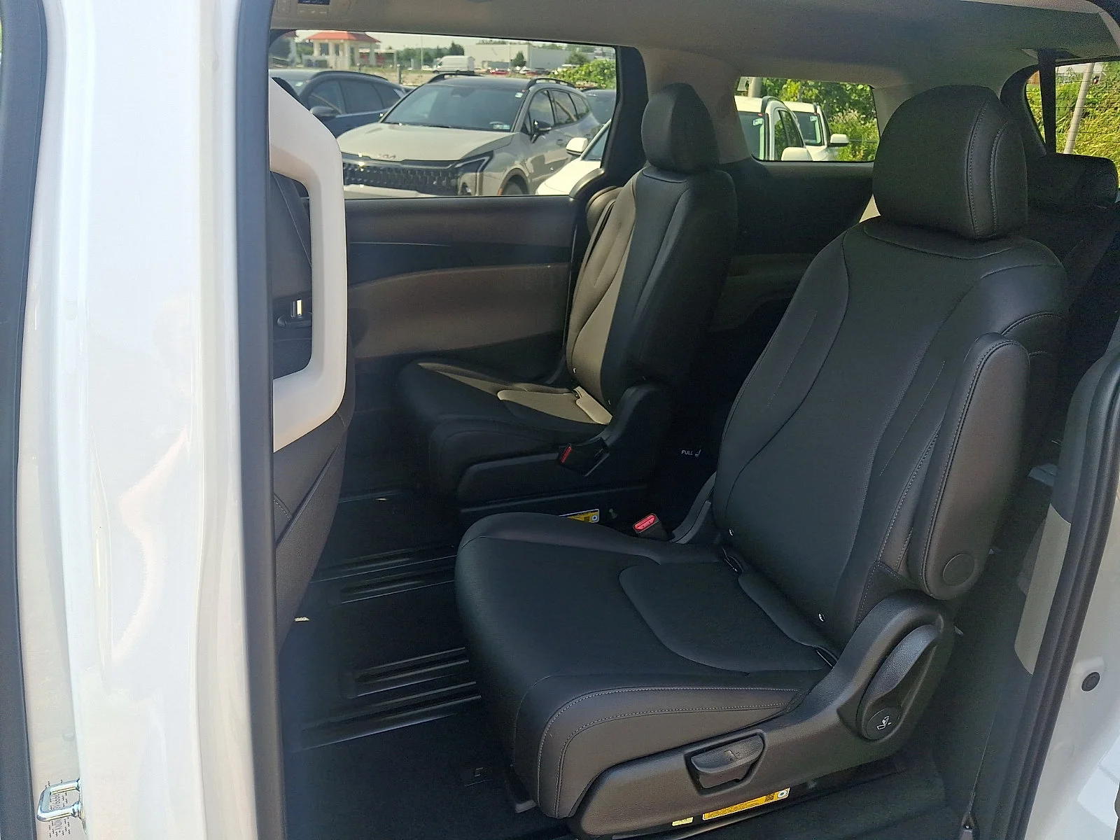 New 2027 White Kia LXS image 9