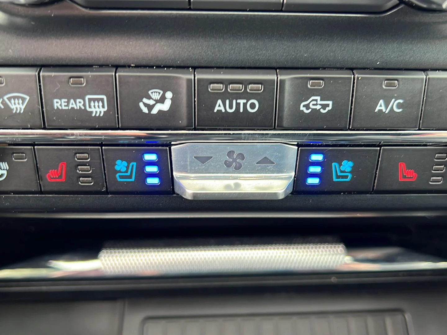 Used 2024 Avalanche Gray Ford Raptor image 35