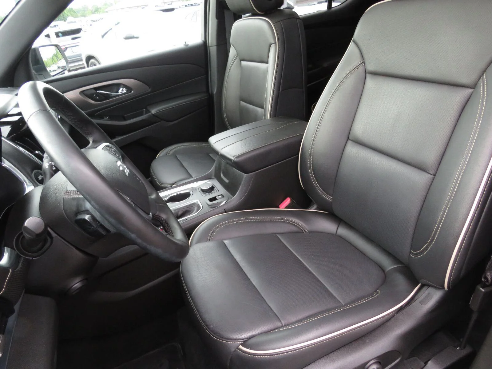 Used 2023 IRIDESCENT PEARL TRICOAT Chevrolet Premier image 23