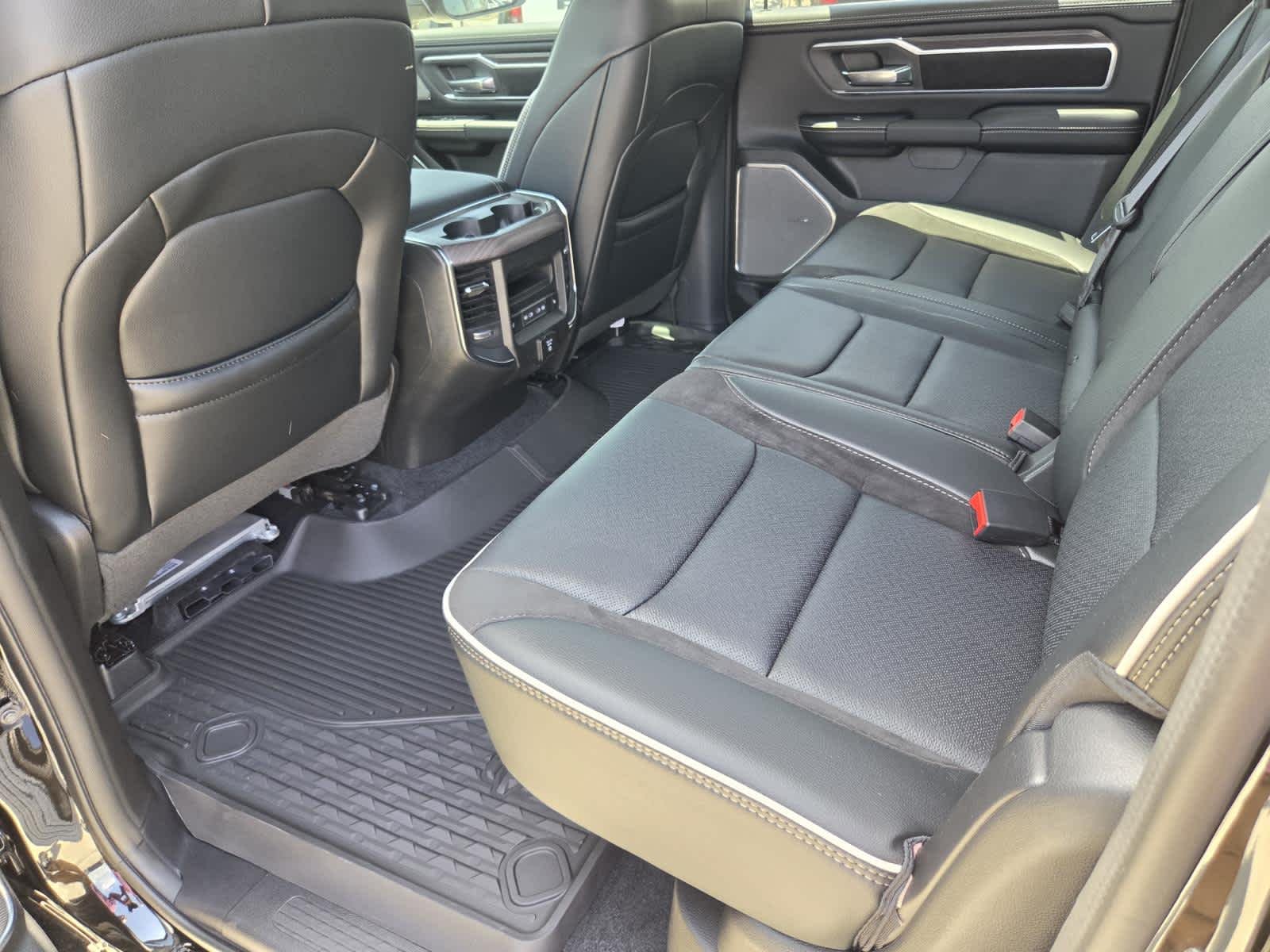 New 2026 Diamond Black Crystal Pearl-Coat Exterior Paint RAM Laramie image 13