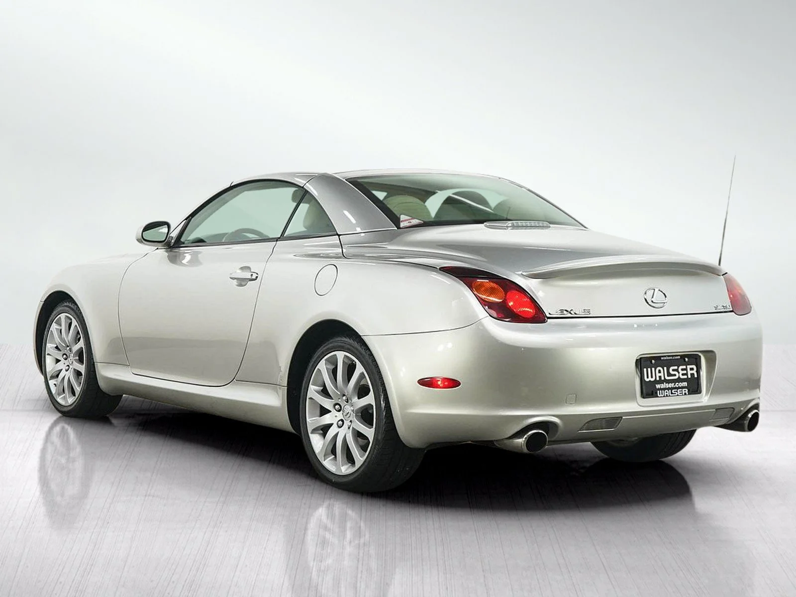 Used 2002 Silver Lexus 430 image 3